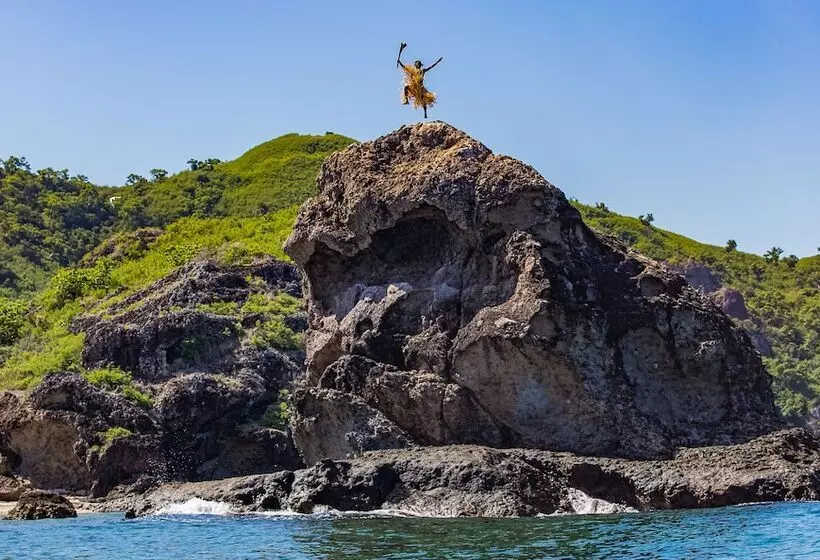 Hotelli Barefoot Kuata Island Resort