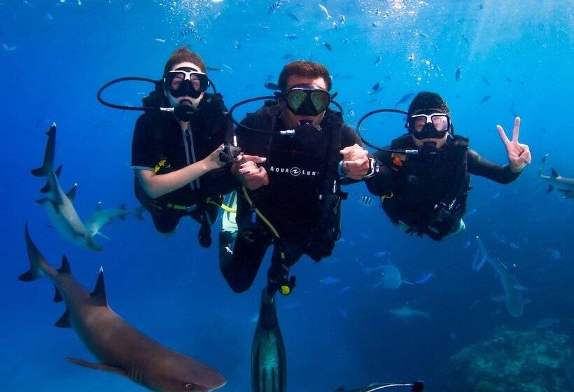 בית מלון כפרי Barefoot Kuata Island Resort