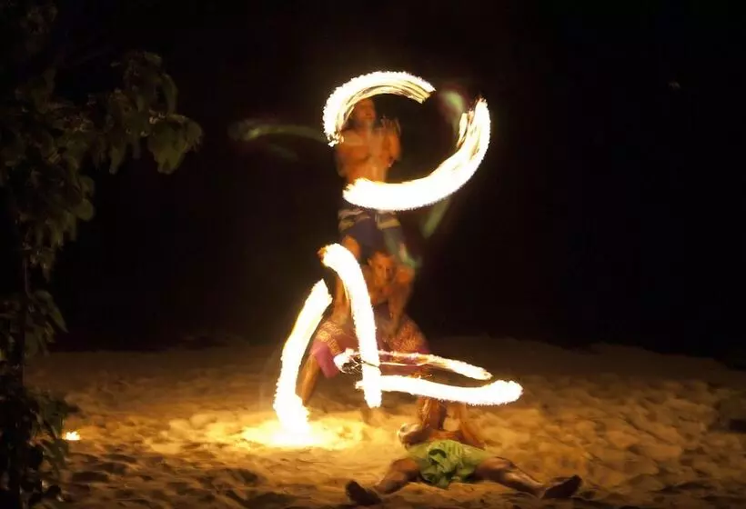 Hotelli Barefoot Kuata Island Resort