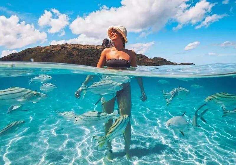 Hotelli Barefoot Kuata Island Resort