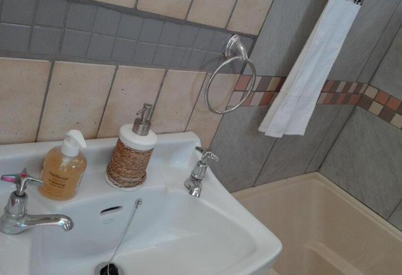 Пансион Rocks And Aloes Guest Lodge