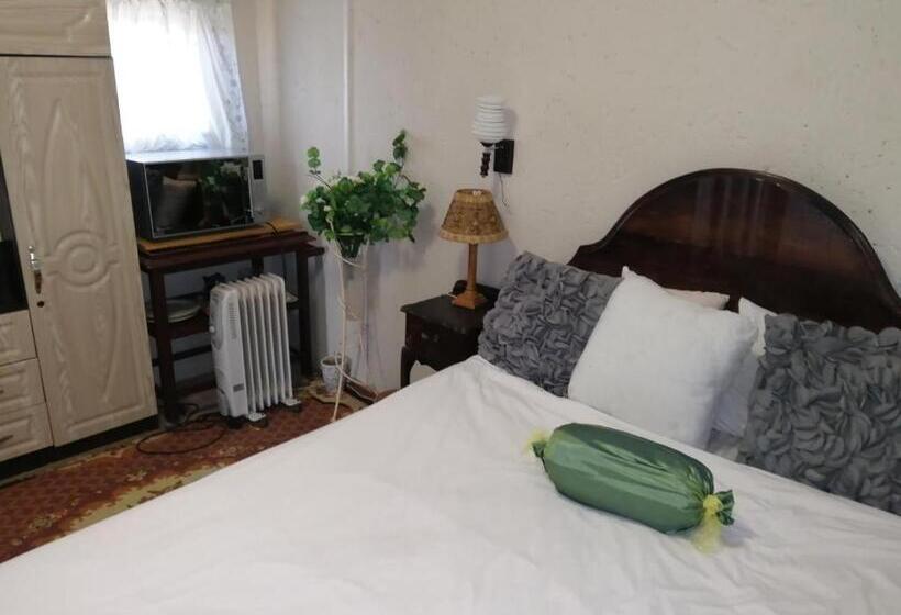 Пансион Rocks And Aloes Guest Lodge