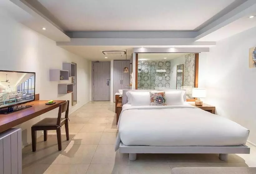 Lomakeskus Zenmaya Oceanfront Phuket, Trademark Collection By Wyndham
