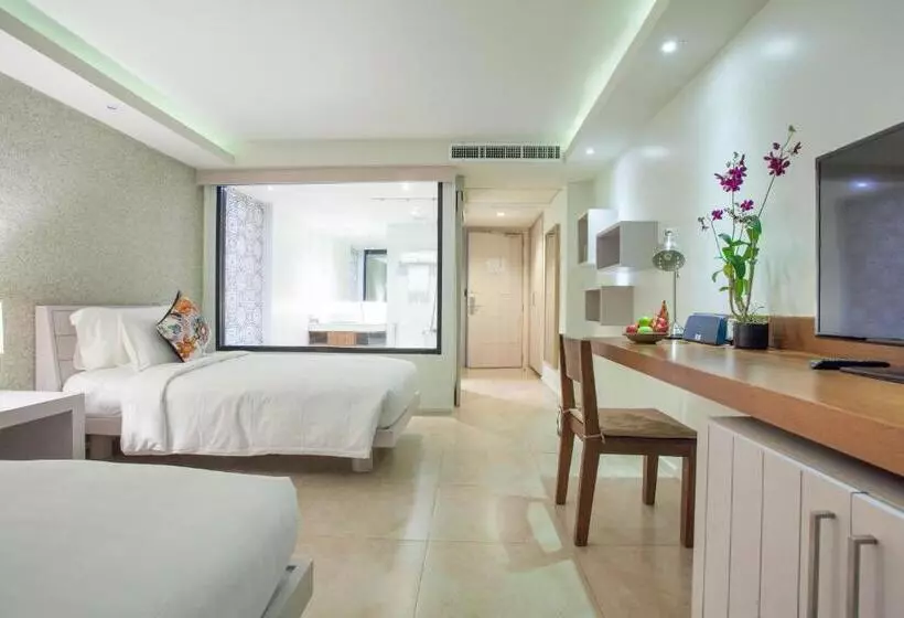 Lomakeskus Zenmaya Oceanfront Phuket, Trademark Collection By Wyndham