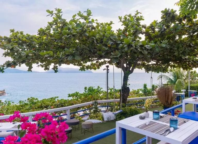 Lomakeskus Zenmaya Oceanfront Phuket, Trademark Collection By Wyndham