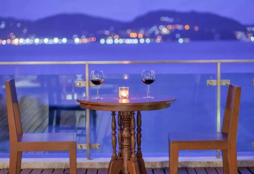 Lomakeskus Zenmaya Oceanfront Phuket, Trademark Collection By Wyndham