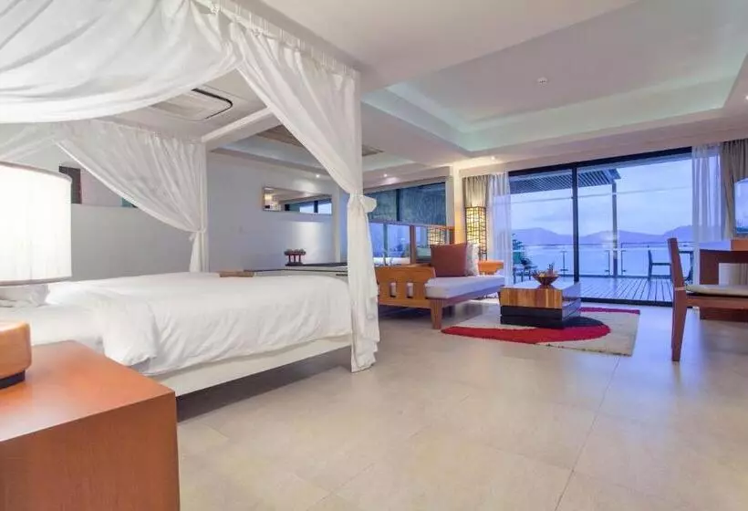 Lomakeskus Zenmaya Oceanfront Phuket, Trademark Collection By Wyndham