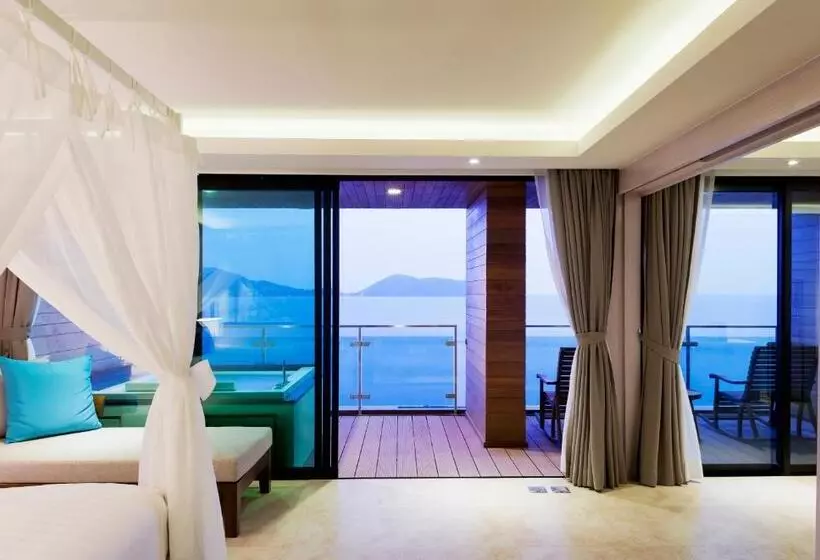 Lomakeskus Zenmaya Oceanfront Phuket, Trademark Collection By Wyndham