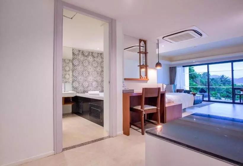 Lomakeskus Zenmaya Oceanfront Phuket, Trademark Collection By Wyndham