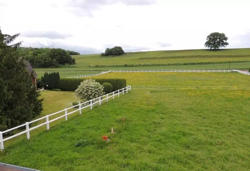 Aamiaismajoitus (B&B) Chambre D Hôtes De Charleval