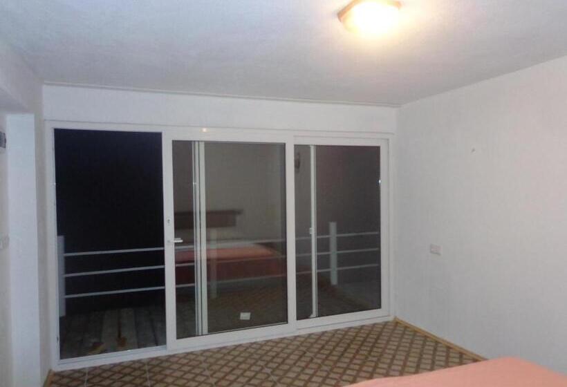 تختخواب و صبحانه Farmhill