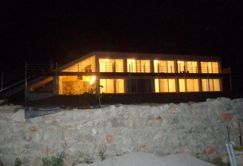 تختخواب و صبحانه Farmhill