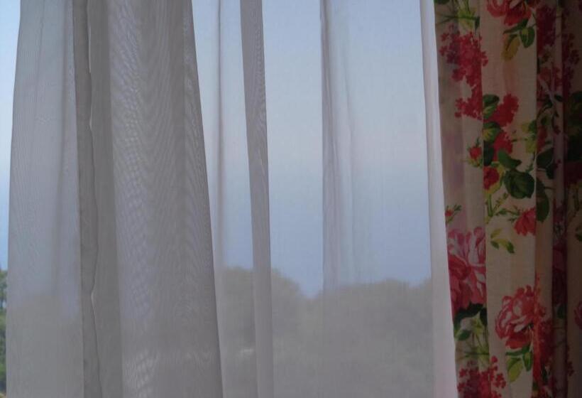 تختخواب و صبحانه Farmhill