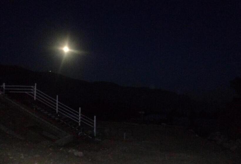 تختخواب و صبحانه Farmhill