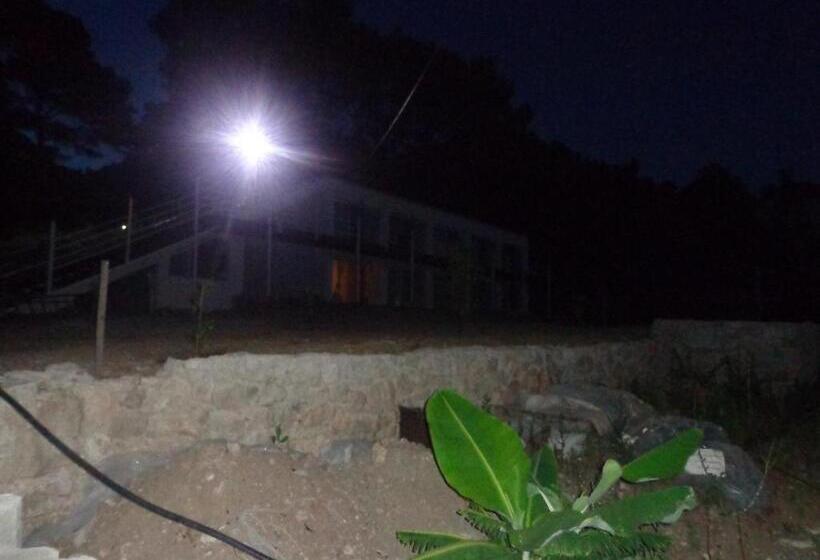 تختخواب و صبحانه Farmhill