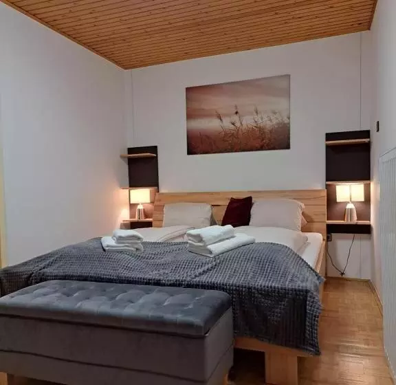 Aamiaismajoitus (B&B) Gästehaus Lanthaler