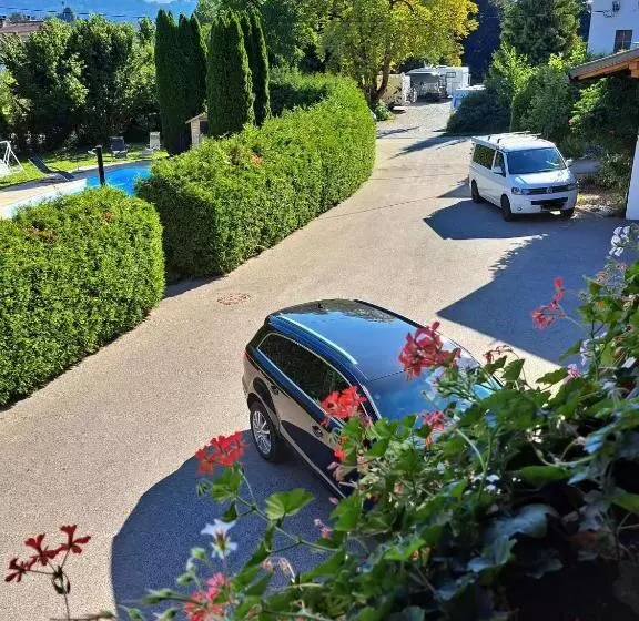 Aamiaismajoitus (B&B) Gästehaus Lanthaler