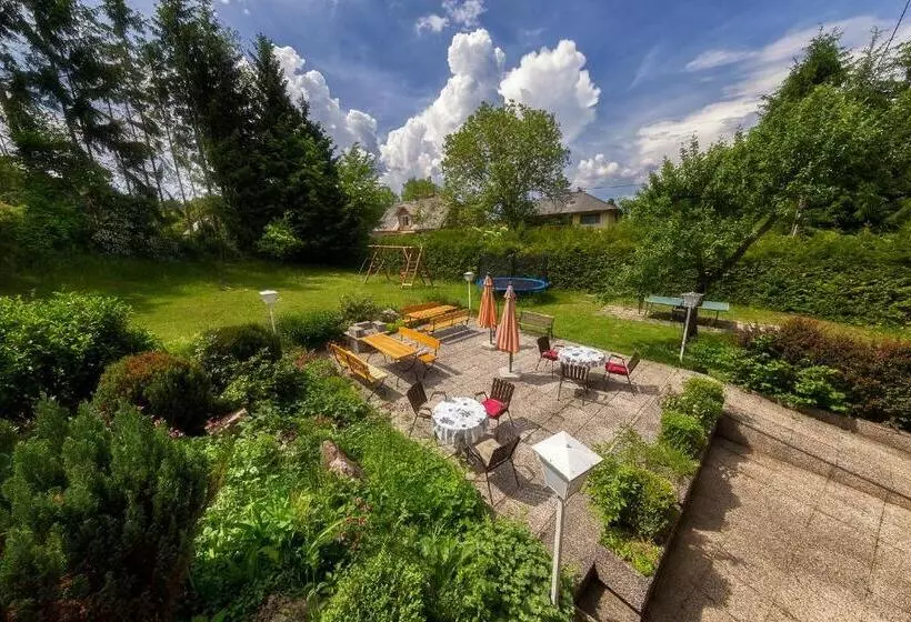 Aamiaismajoitus (B&B) Gästehaus Lanthaler