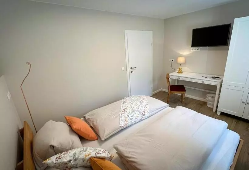 Aamiaismajoitus (B&B) Gästehaus Lanthaler