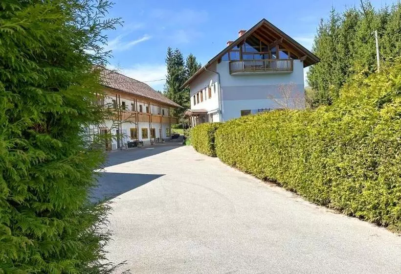 Aamiaismajoitus (B&B) Gästehaus Lanthaler