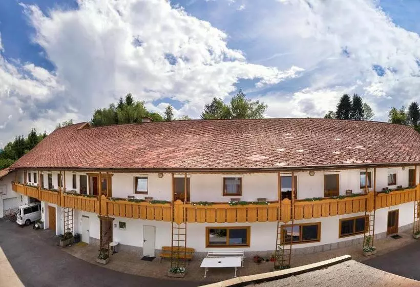 Aamiaismajoitus (B&B) Gästehaus Lanthaler