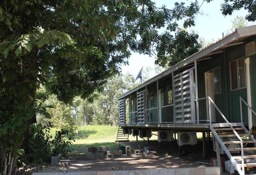 Отель Corroboree Park Tavern