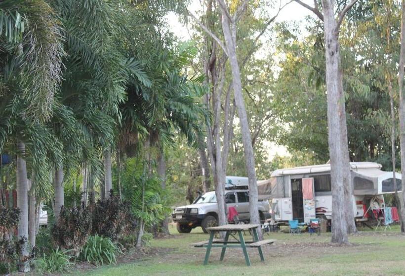 Отель Corroboree Park Tavern