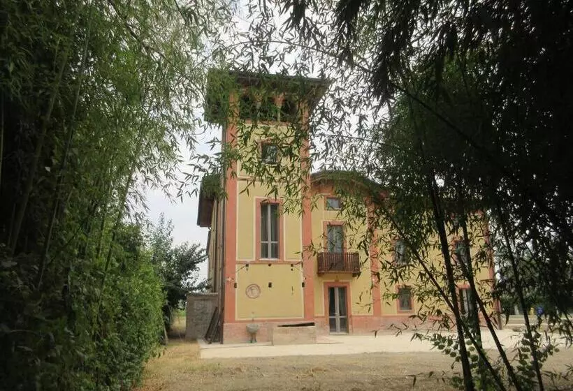 هتل Villa Laura