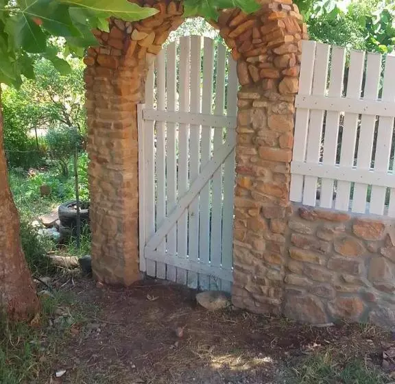 Majatalo Bethany Farm