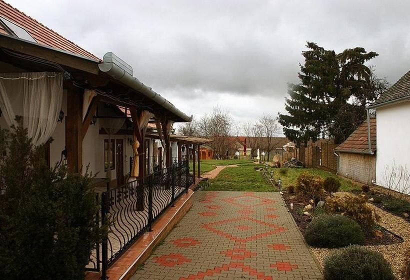 펜션 Kisgeresd Vendégház