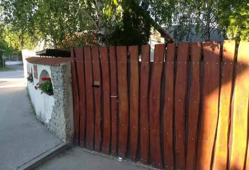 Majatalo Vörös Macska Vendégház