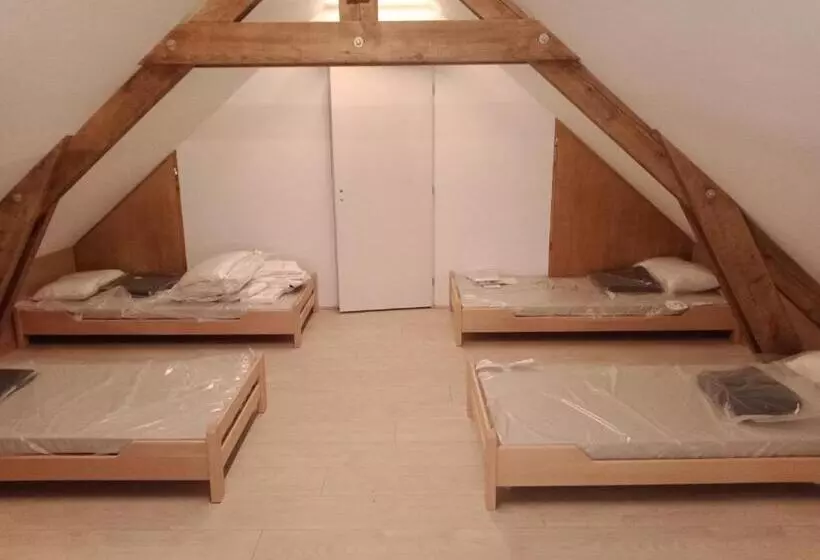 Retkeilymaja Le Baugyte   Gite De Groupe   14 Lits Simples