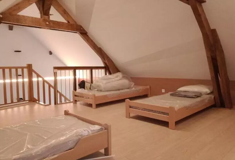 Retkeilymaja Le Baugyte   Gite De Groupe   14 Lits Simples