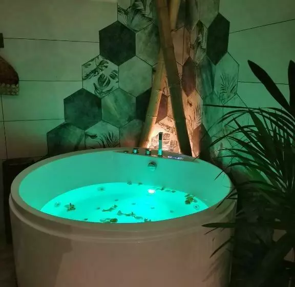 Aamiaismajoitus (B&B) La Bulle Suspendue