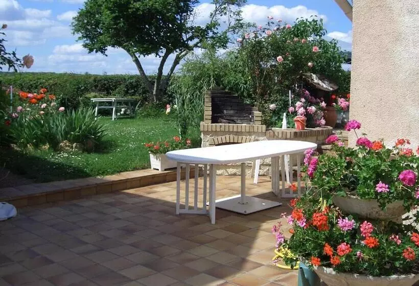 ベッドアンドブレックファースト La Petite Maison   L Ouche Charlot