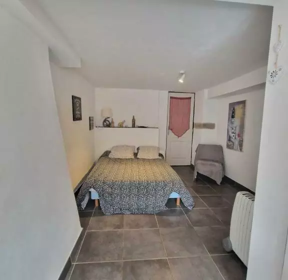 ベッドアンドブレックファースト Le Camélia De La Mazarié