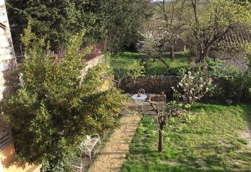 ベッドアンドブレックファースト Les Lauriers