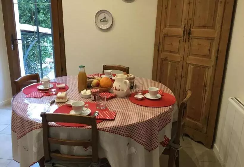 ベッドアンドブレックファースト Les Lauriers