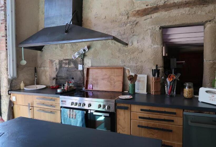 مبيت وإفطار Tempepailla