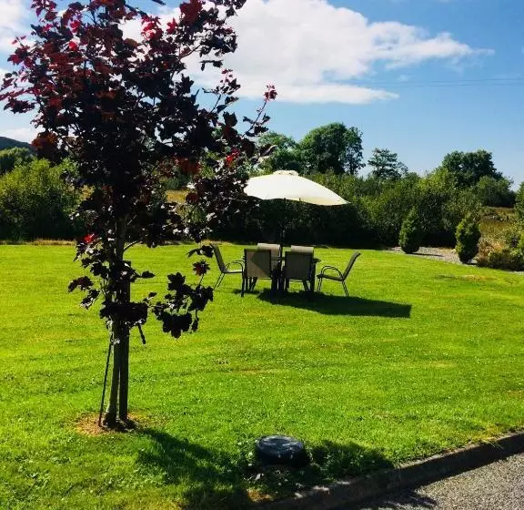 Hillcrest Farmhouse Bed & Breakfast