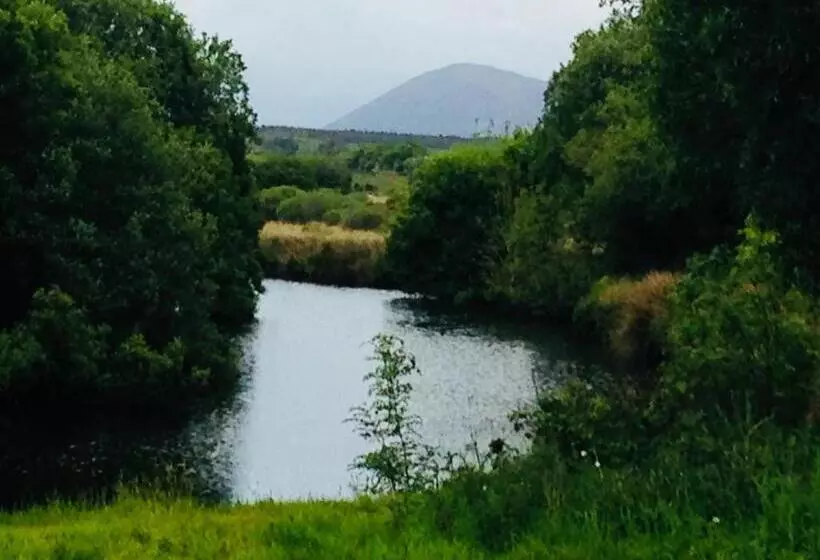 Hillcrest Farmhouse Bed & Breakfast