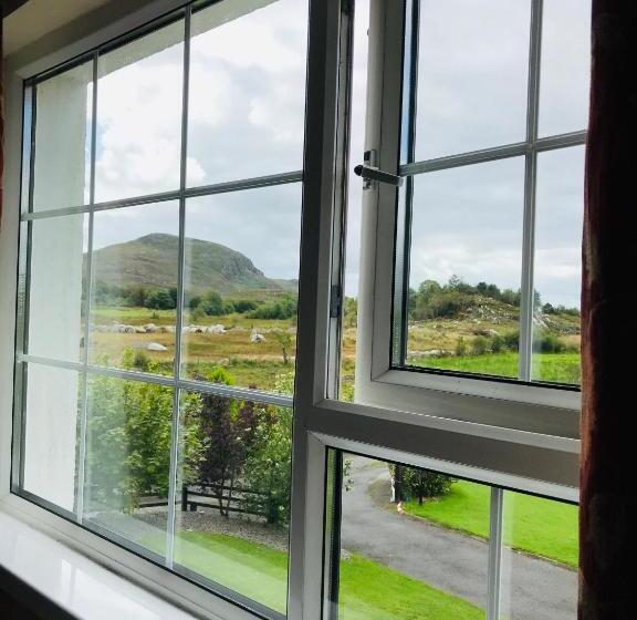 Hillcrest Farmhouse Bed & Breakfast