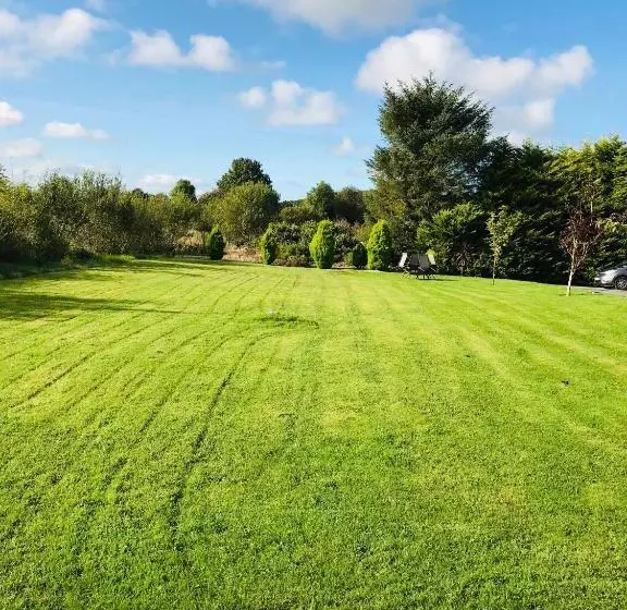 Hillcrest Farmhouse Bed & Breakfast