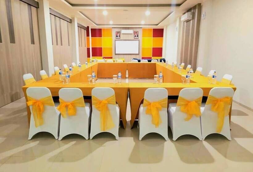 בית מלון כפרי Front One Budget Abepura