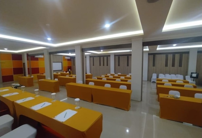 בית מלון כפרי Front One Budget Abepura