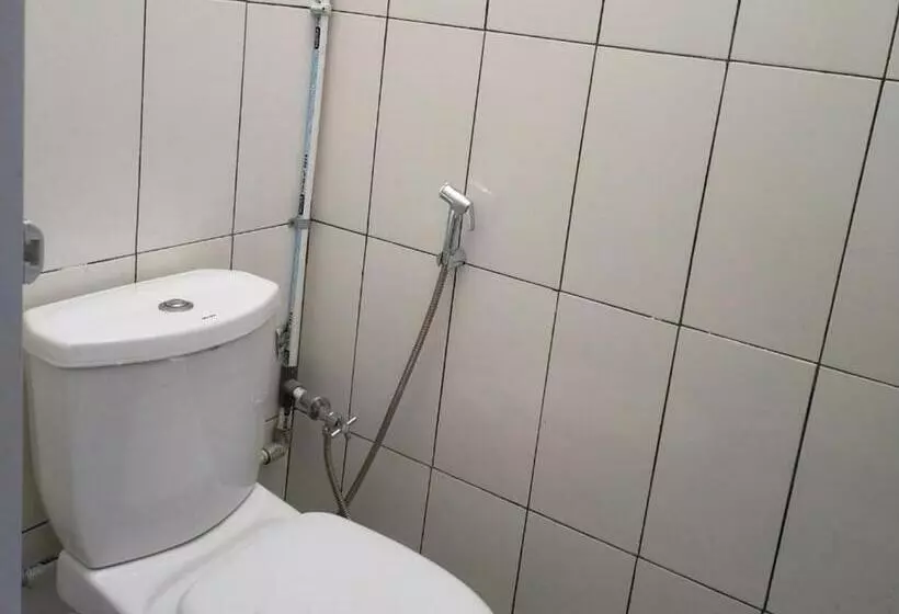 Hotelli Ombai Guest House 27 Syariah Mitra Reddoorz