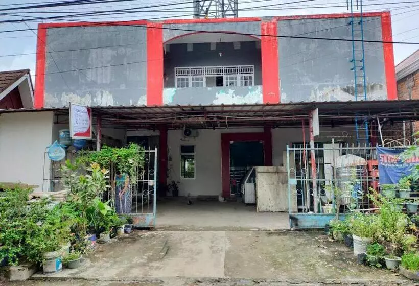 Hotelli Ombai Guest House 27 Syariah Mitra Reddoorz