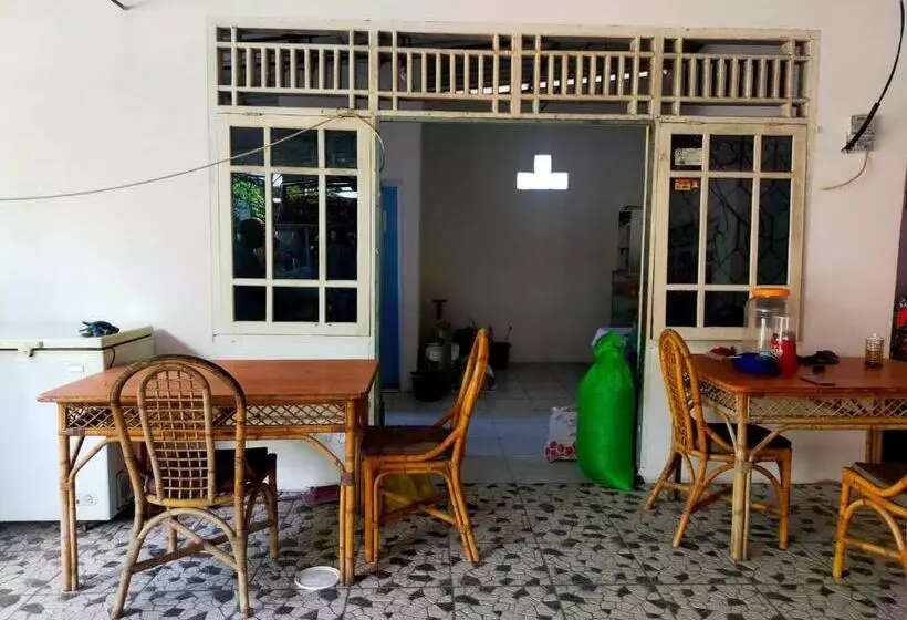 Hotelli Ombai Guest House 27 Syariah Mitra Reddoorz