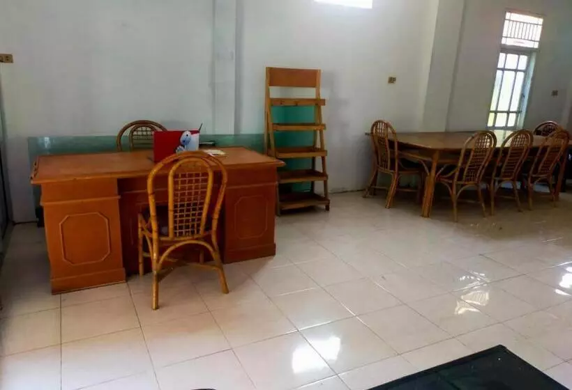 Hotelli Ombai Guest House 27 Syariah Mitra Reddoorz