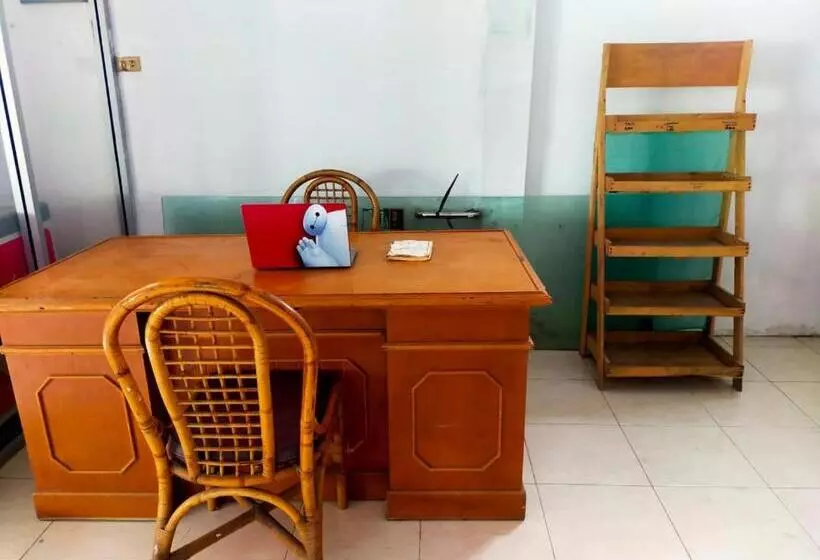 Hotelli Ombai Guest House 27 Syariah Mitra Reddoorz